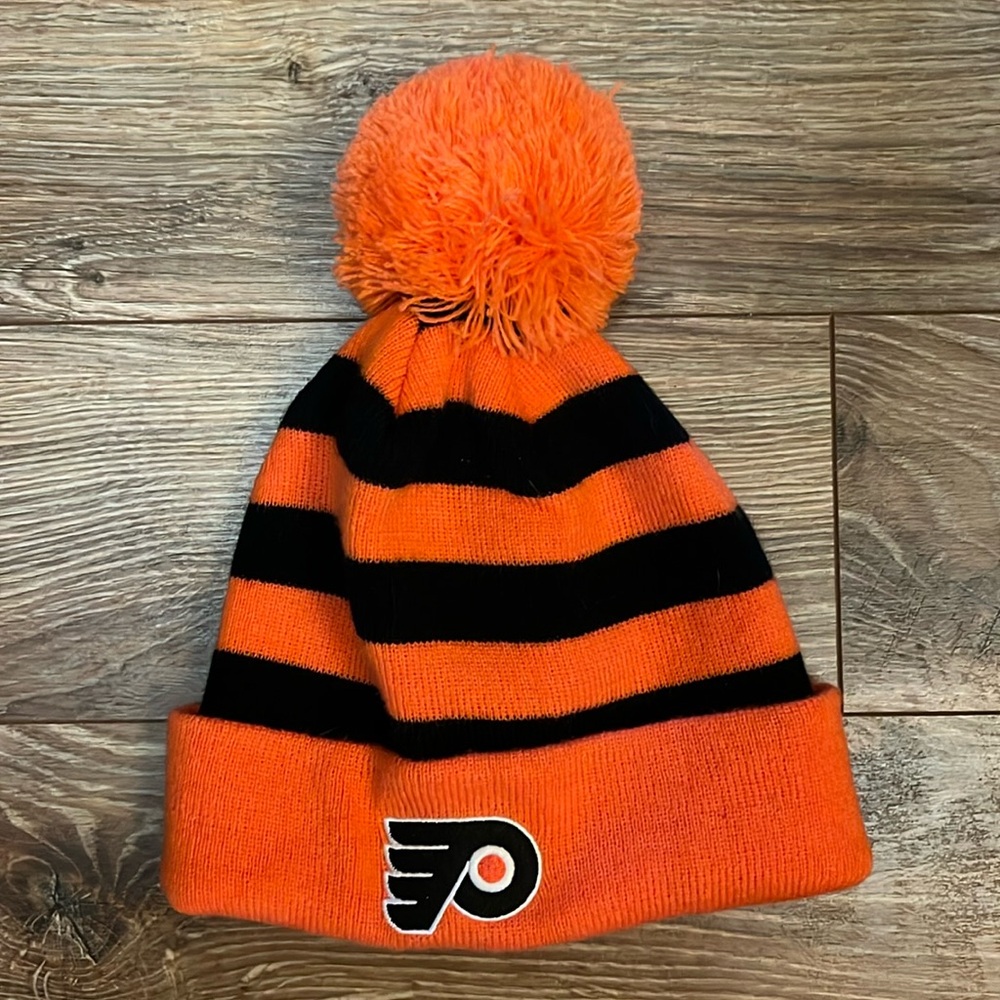 NWOT Philadelphia Flyers Beanie Hat with PomPom Youth